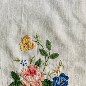 Vintage Handmade Floral Applique Embroidery Hand Towel Kitchen 13.5 x 22"